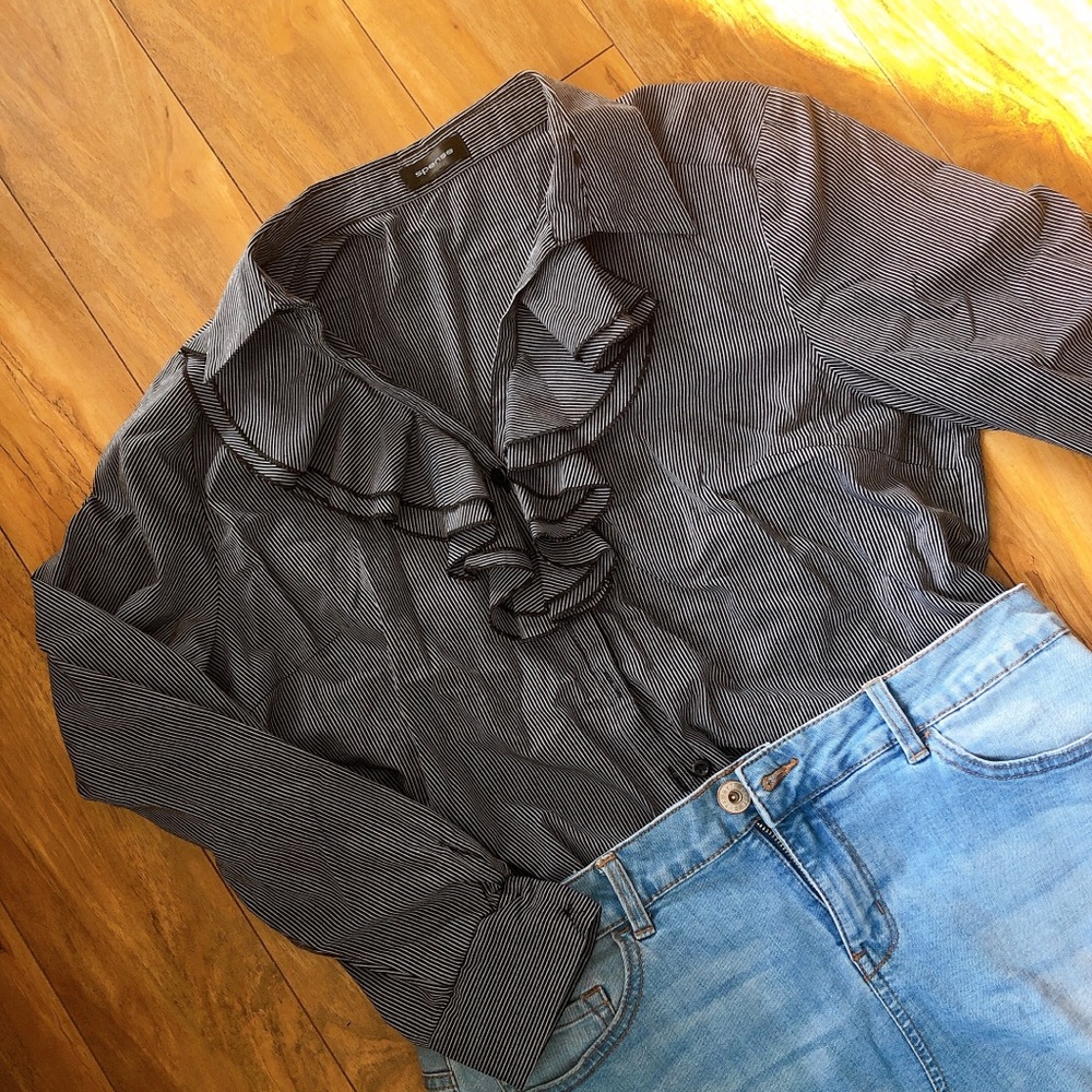 🖤Special Button Down Shirt Ruffles Details💋